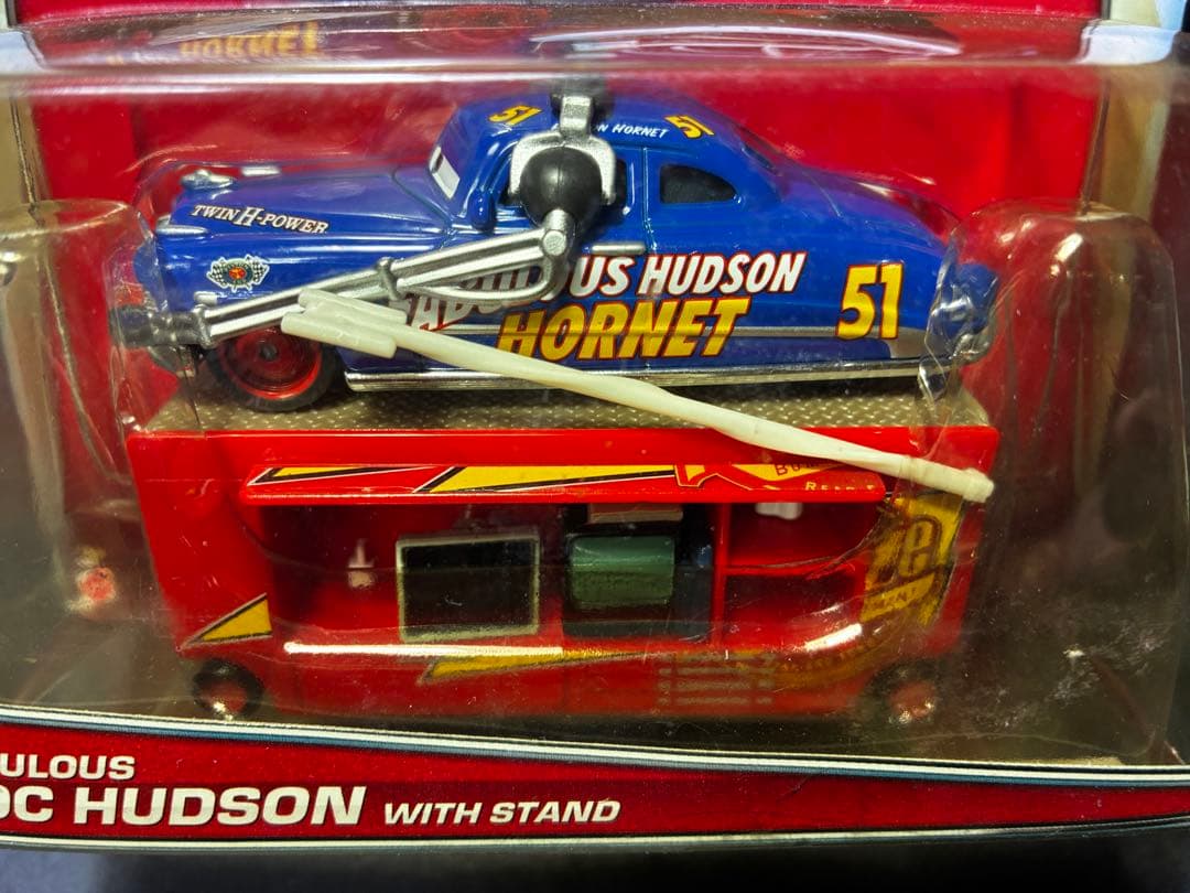 FABULOUS DOC HUDSON WITH STAND カーズ ミニカー