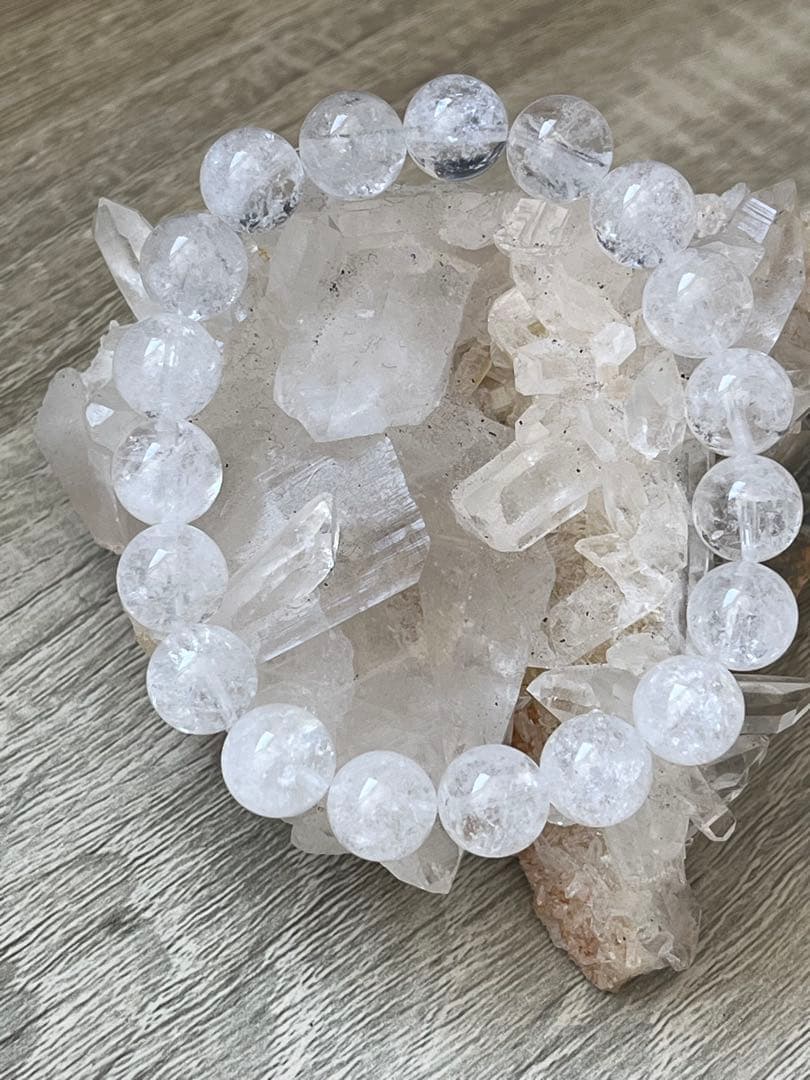 天然石ブレスレット☆高品質！ヒマラヤ水晶１０ｍｍ後半①☆キラキラ＆小さな虹入り♡