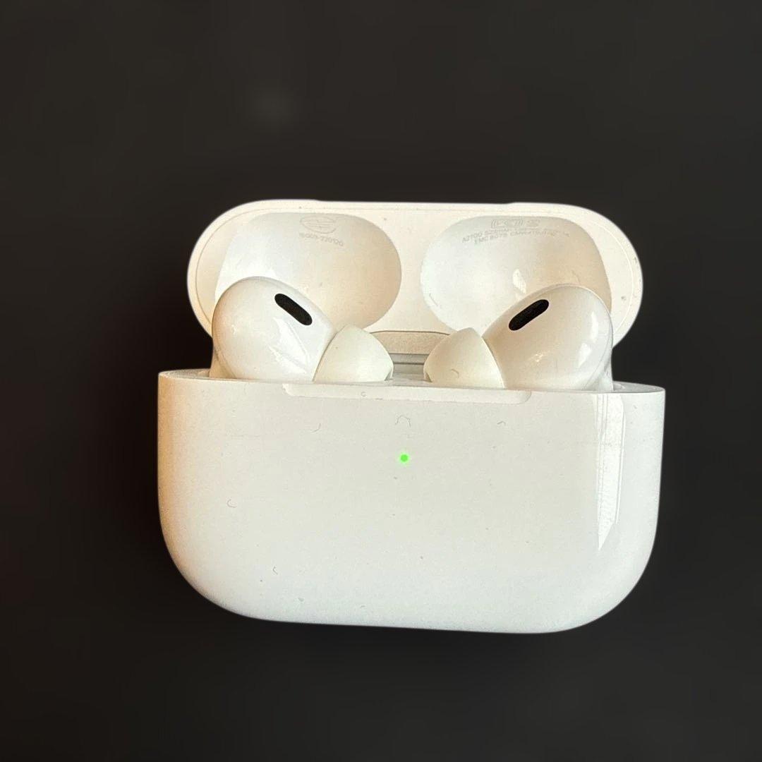AirPods Pro 第2世代 Lightning MQD83J/A UAG