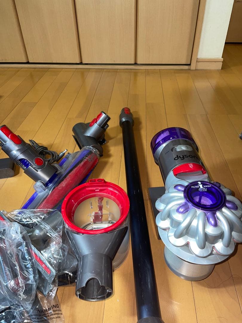 ダイソンV8 SV37コードレスクリーナー掃除機