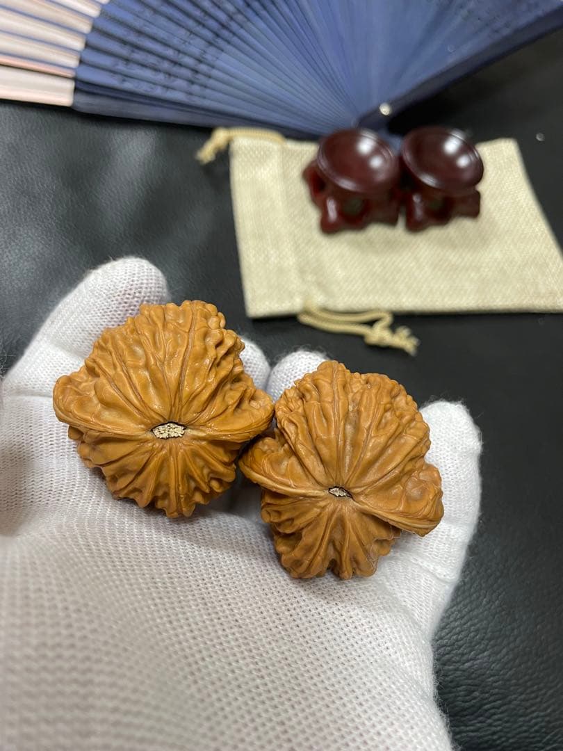 N o .A071 文玩核桃 精配 蝴蝶磨盘 文玩袋　セット1000円値下げ