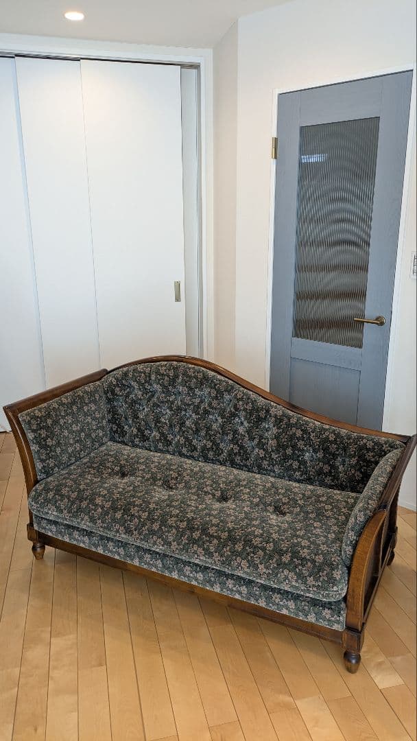 カリモク家具　コロニアル カウチソファ 横155㌢ 奥行き67 ㌢高さ80㌢