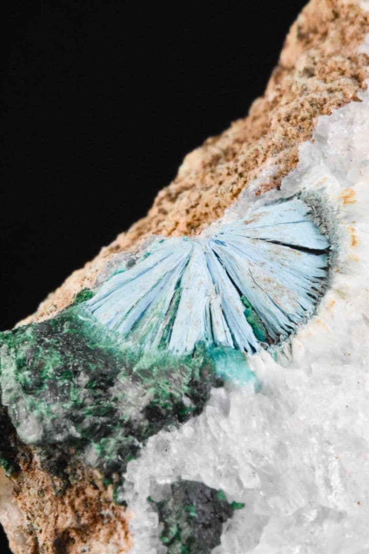 コンゴ Tantara Mine産 シャッタカイトと水晶