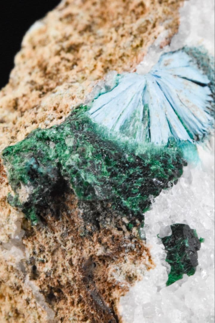 コンゴ Tantara Mine産 シャッタカイトと水晶