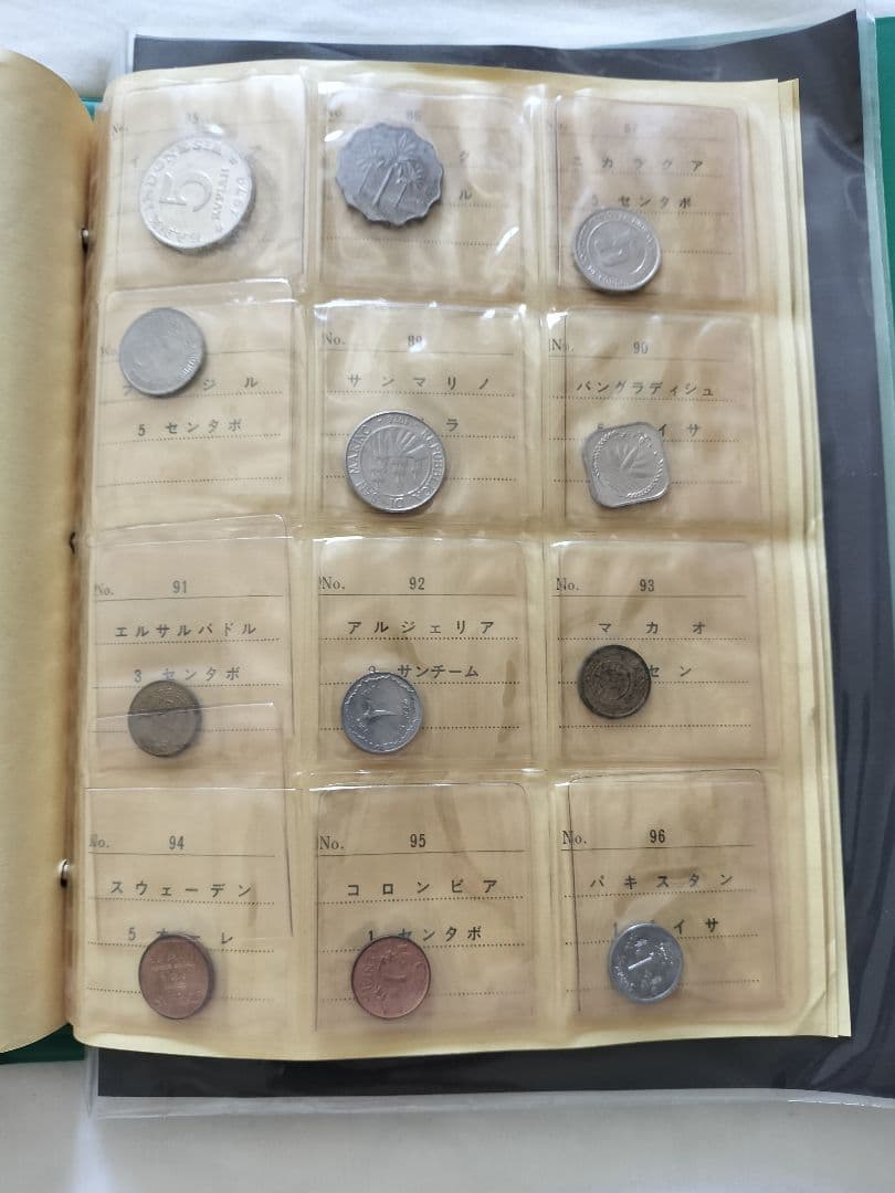 世界の コレクション アルバム 120枚+紙幣