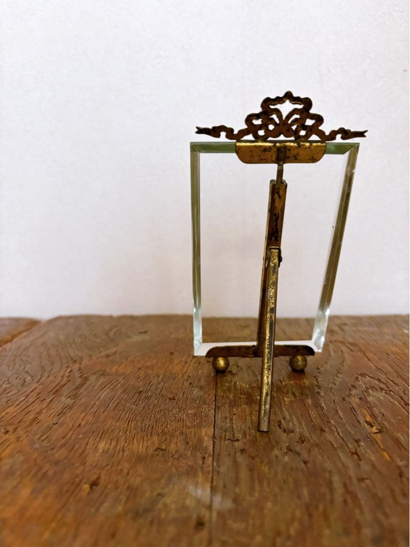 フランスアンティーク　真鍮製リボン装飾　フォトスタンド①