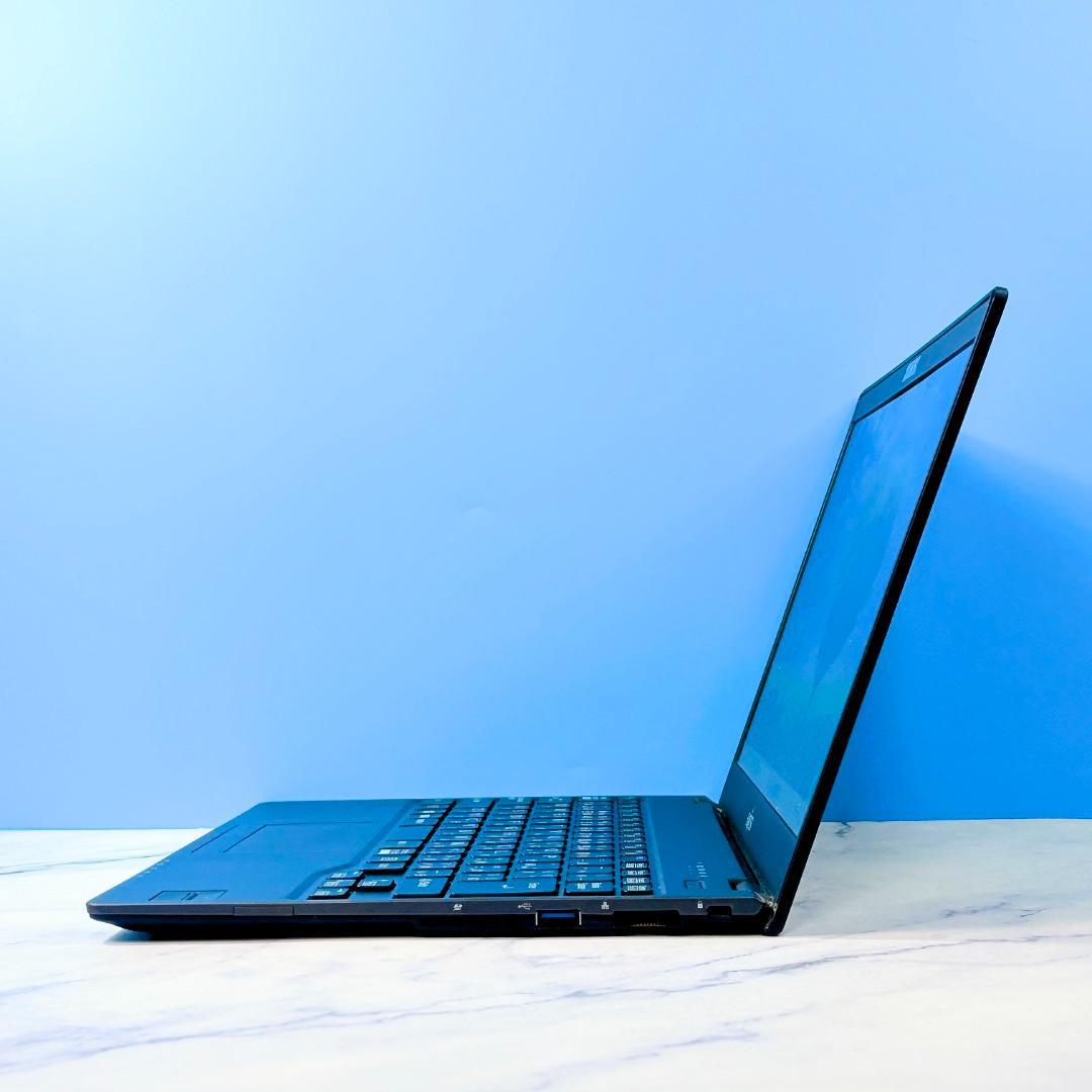 超薄型軽量・メモリ8GB・SSDで快速！指紋認証★Win11・ノートパソコン