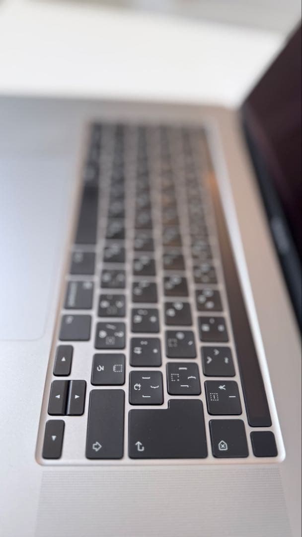 MacBook Pro 16インチ2019 / i9 / 16GB / 1TB