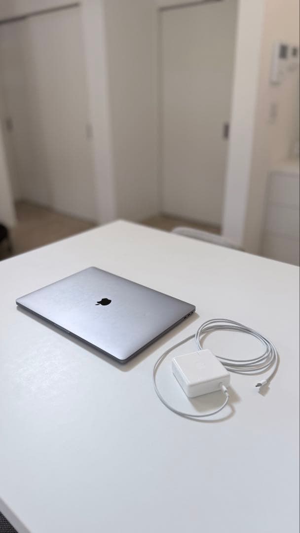 MacBook Pro 16インチ2019 / i9 / 16GB / 1TB