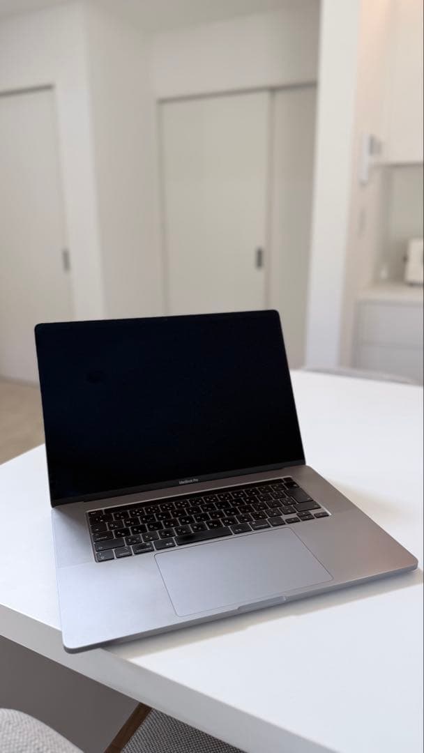 MacBook Pro 16インチ2019 / i9 / 16GB / 1TB