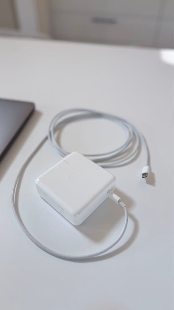 MacBook Pro 16インチ2019 / i9 / 16GB / 1TB