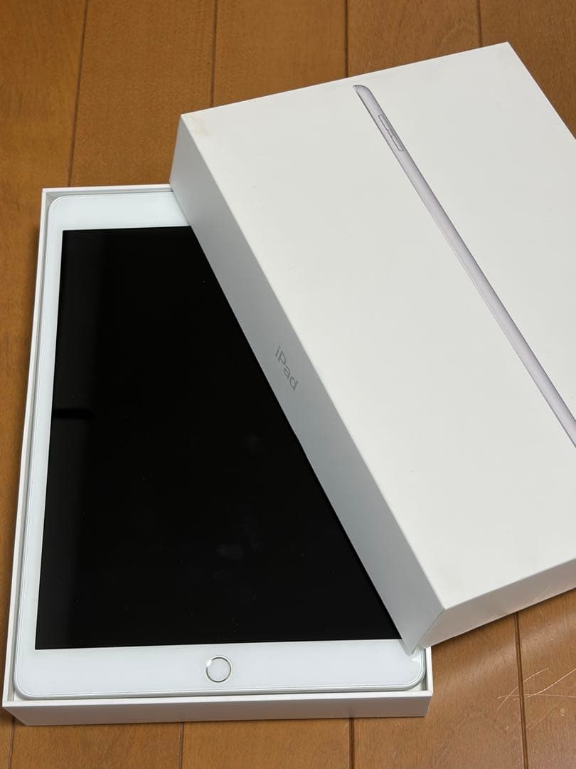 【極美品】iPad 第7世代 Wi-Fi 32GB [シルバー］液晶傷なし