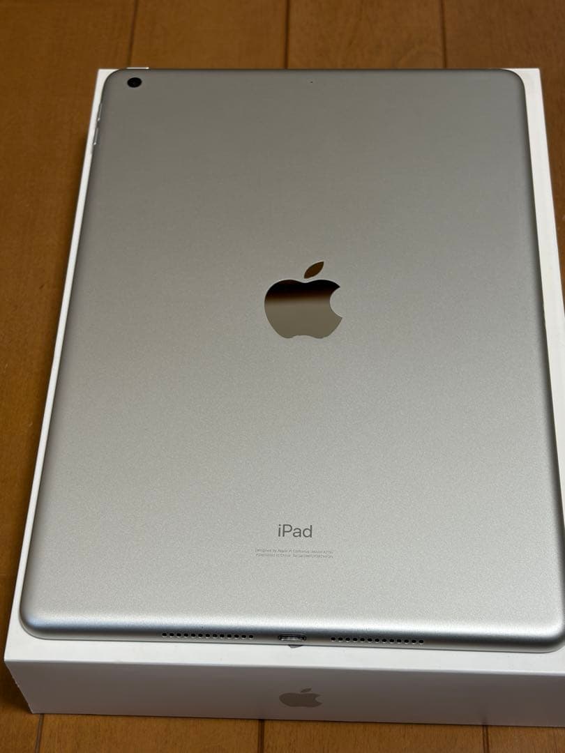 【極美品】iPad 第7世代 Wi-Fi 32GB [シルバー］液晶傷なし