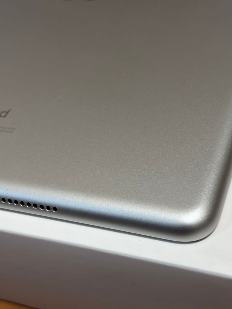 【極美品】iPad 第7世代 Wi-Fi 32GB [シルバー］液晶傷なし