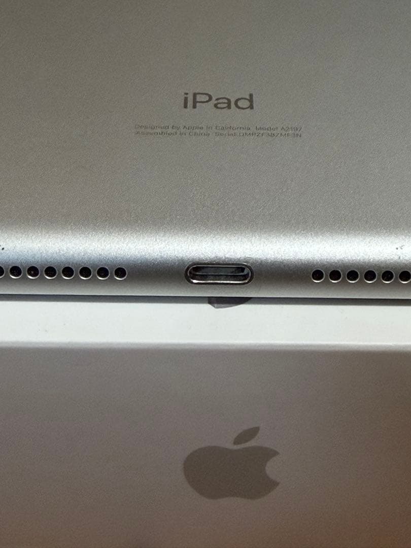 【極美品】iPad 第7世代 Wi-Fi 32GB [シルバー］液晶傷なし