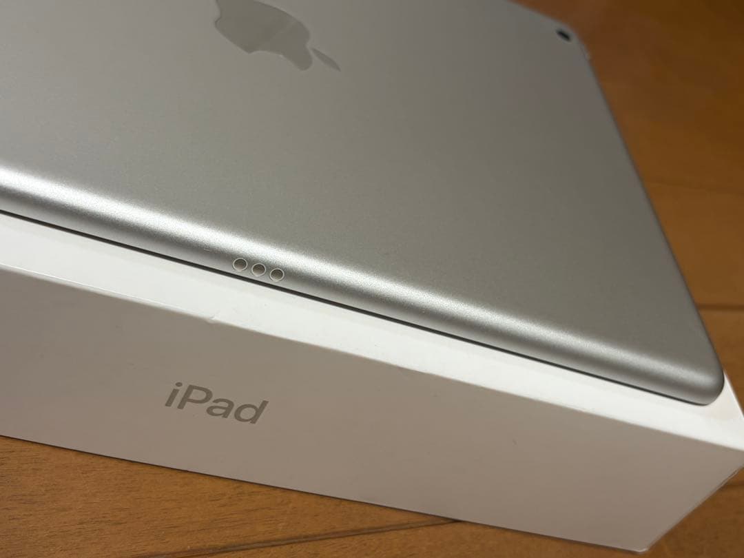 【極美品】iPad 第7世代 Wi-Fi 32GB [シルバー］液晶傷なし