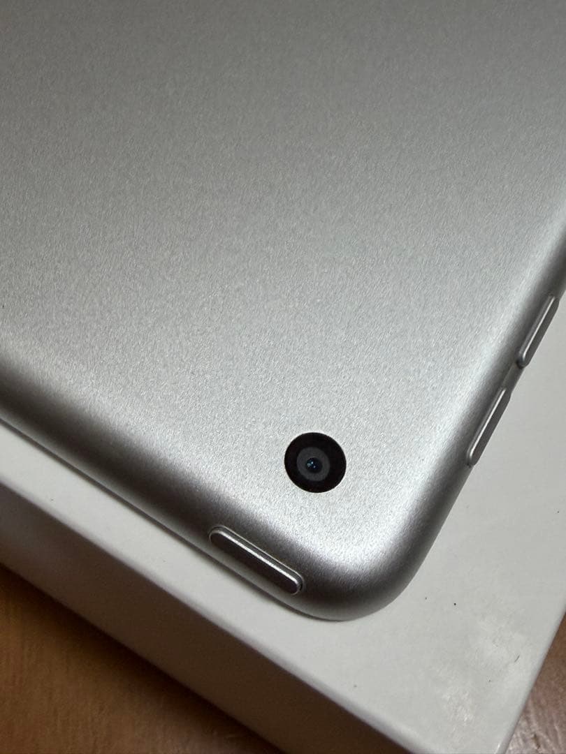 【極美品】iPad 第7世代 Wi-Fi 32GB [シルバー］液晶傷なし