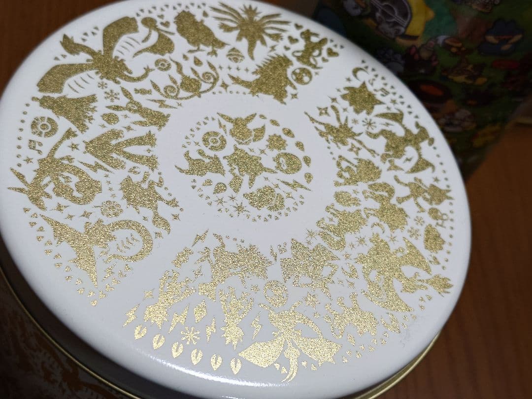 ポケモンセンター　お菓子の空き缶