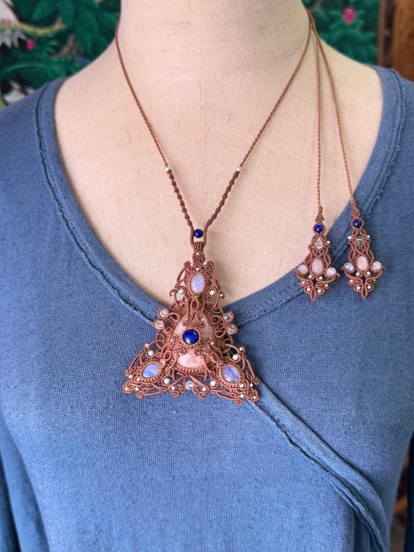 モルガナイト＆ラピスラズリ＆ムーンストーンの循環△マクラメ編みネックレス♡