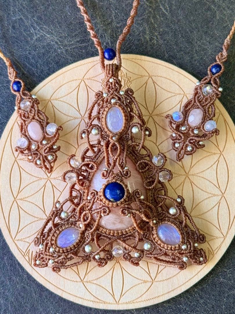 モルガナイト＆ラピスラズリ＆ムーンストーンの循環△マクラメ編みネックレス♡