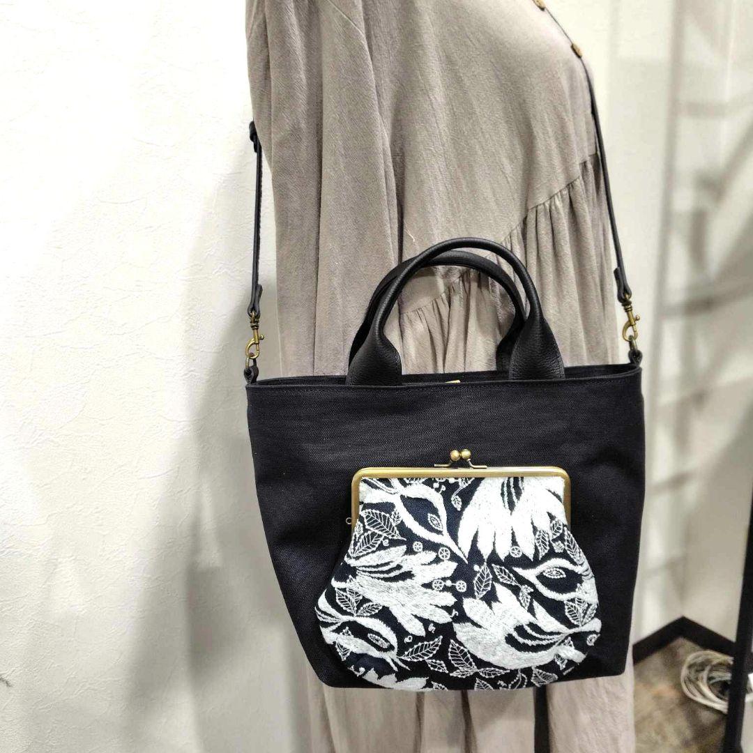 ミナペルホネン/カーニバルネイビー/がま口ポケット付きトート