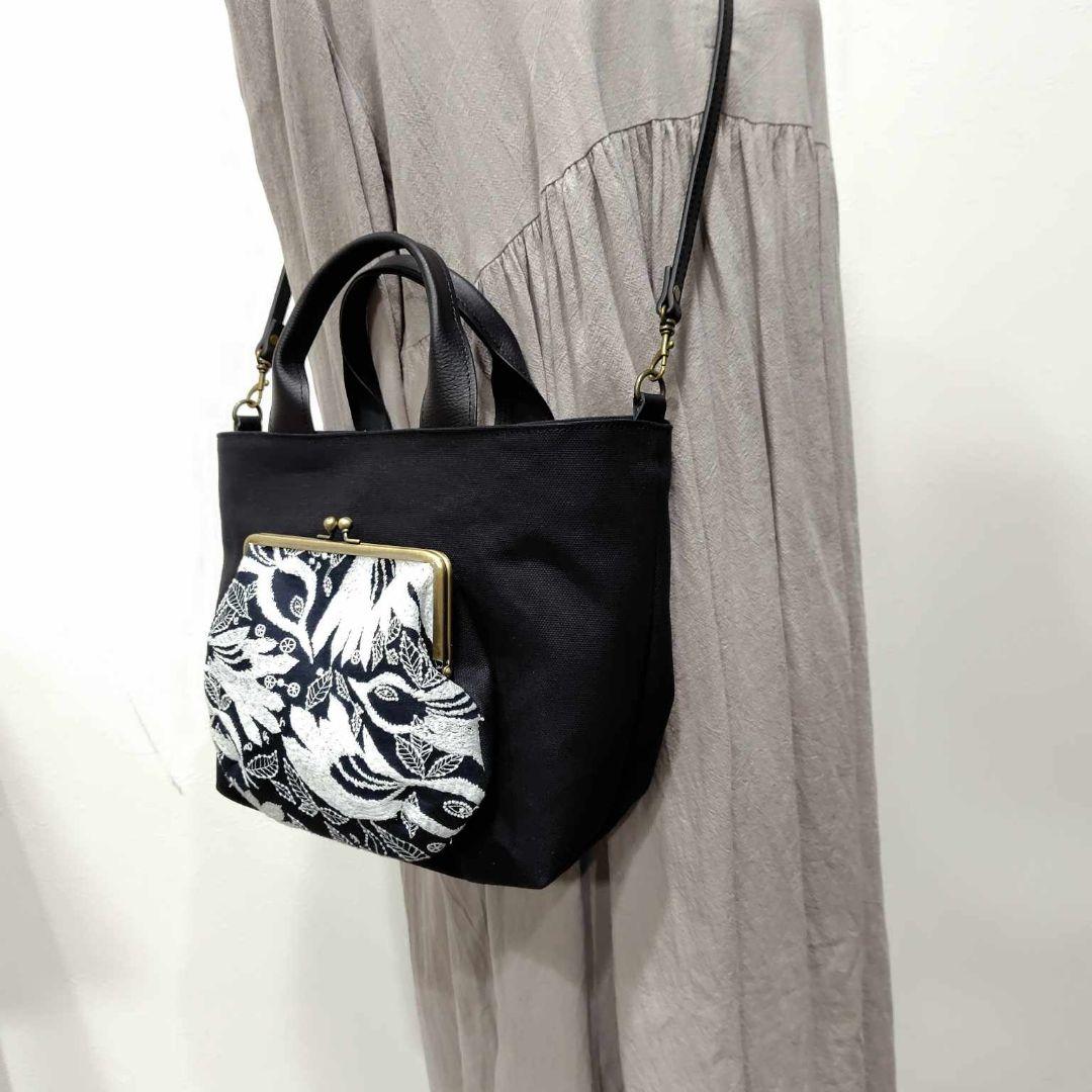 ミナペルホネン/カーニバルネイビー/がま口ポケット付きトート