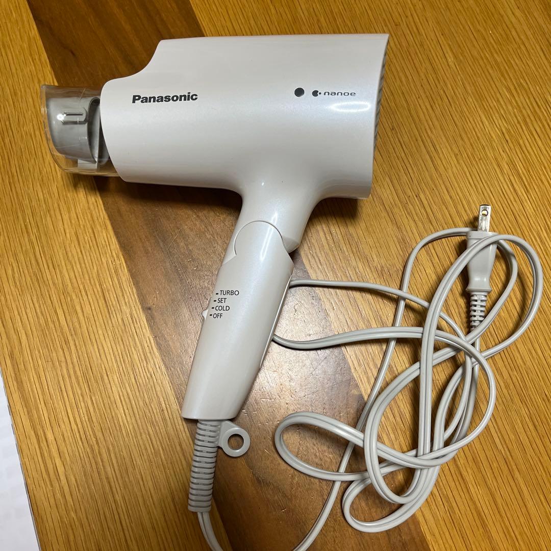 ドライヤー　Panasonic ナノイー　ヘアドライヤーナノケア