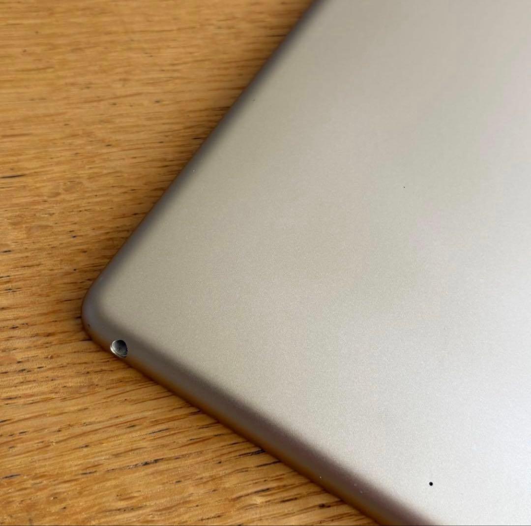 iPad 第5世代 Wi-Fiモデル 32GB 白