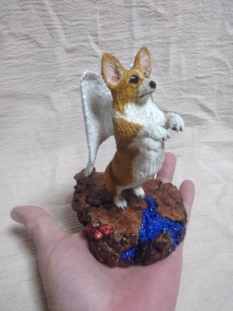 木彫りのコーギー天使への階段