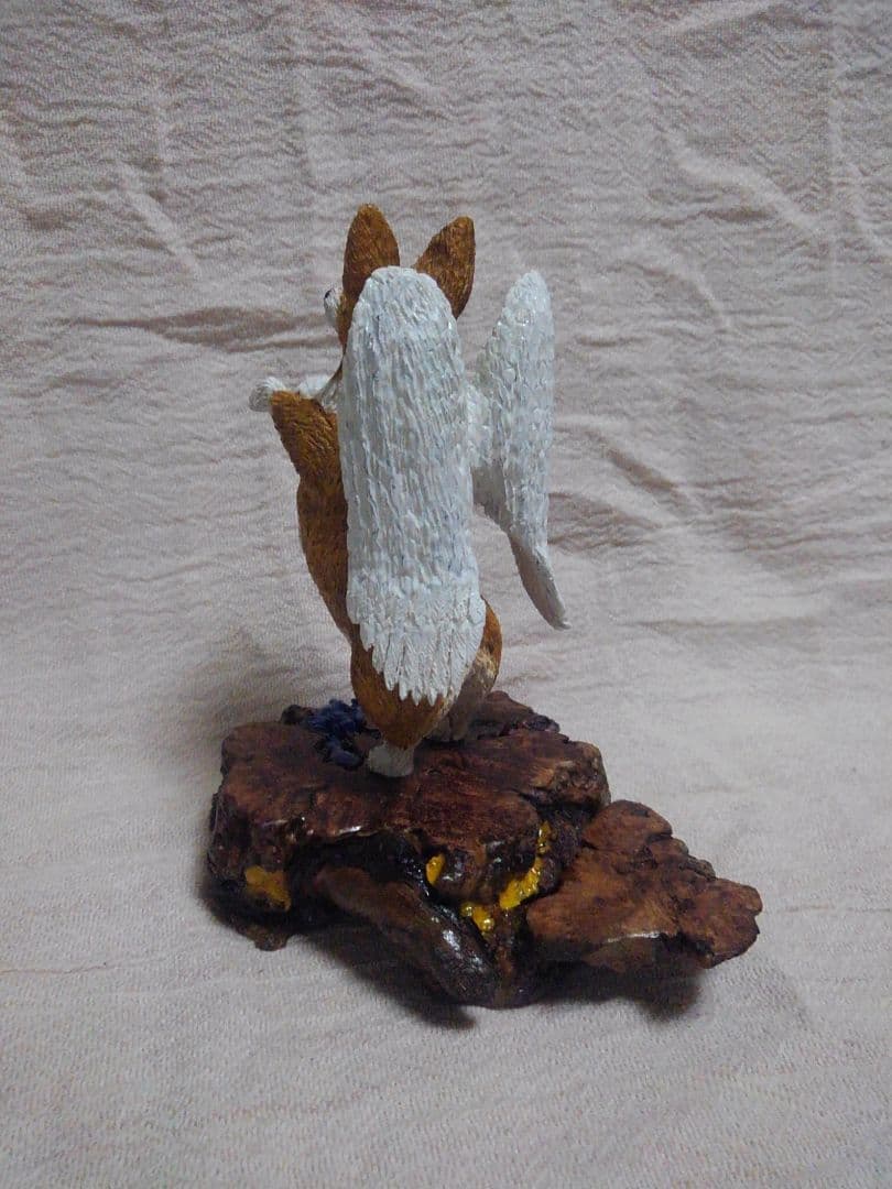 木彫りのコーギー天使への階段