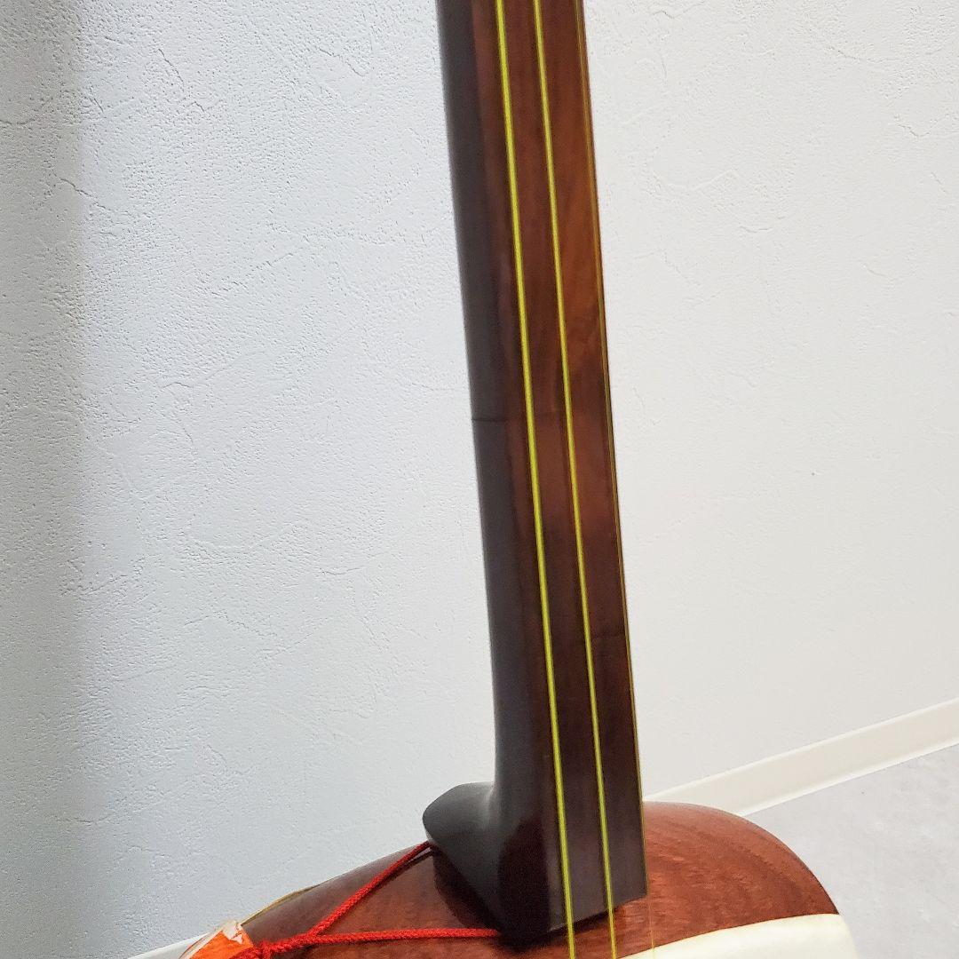 三味線 紅木トチ 中棹 正寸 丸打胴 ハードケース付 民謡 地唄 皮破れあり