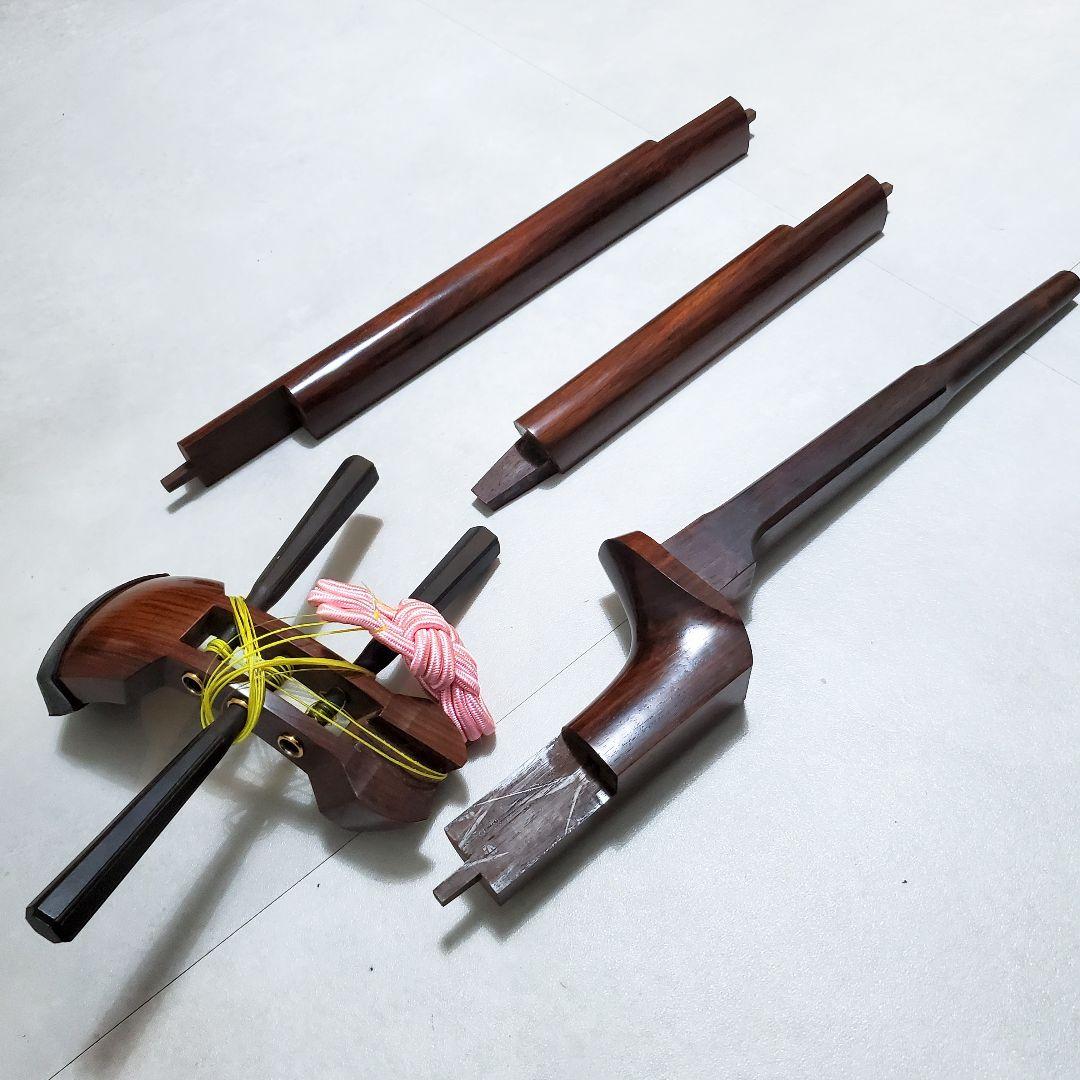 三味線 紅木トチ 中棹 正寸 丸打胴 ハードケース付 民謡 地唄 皮破れあり