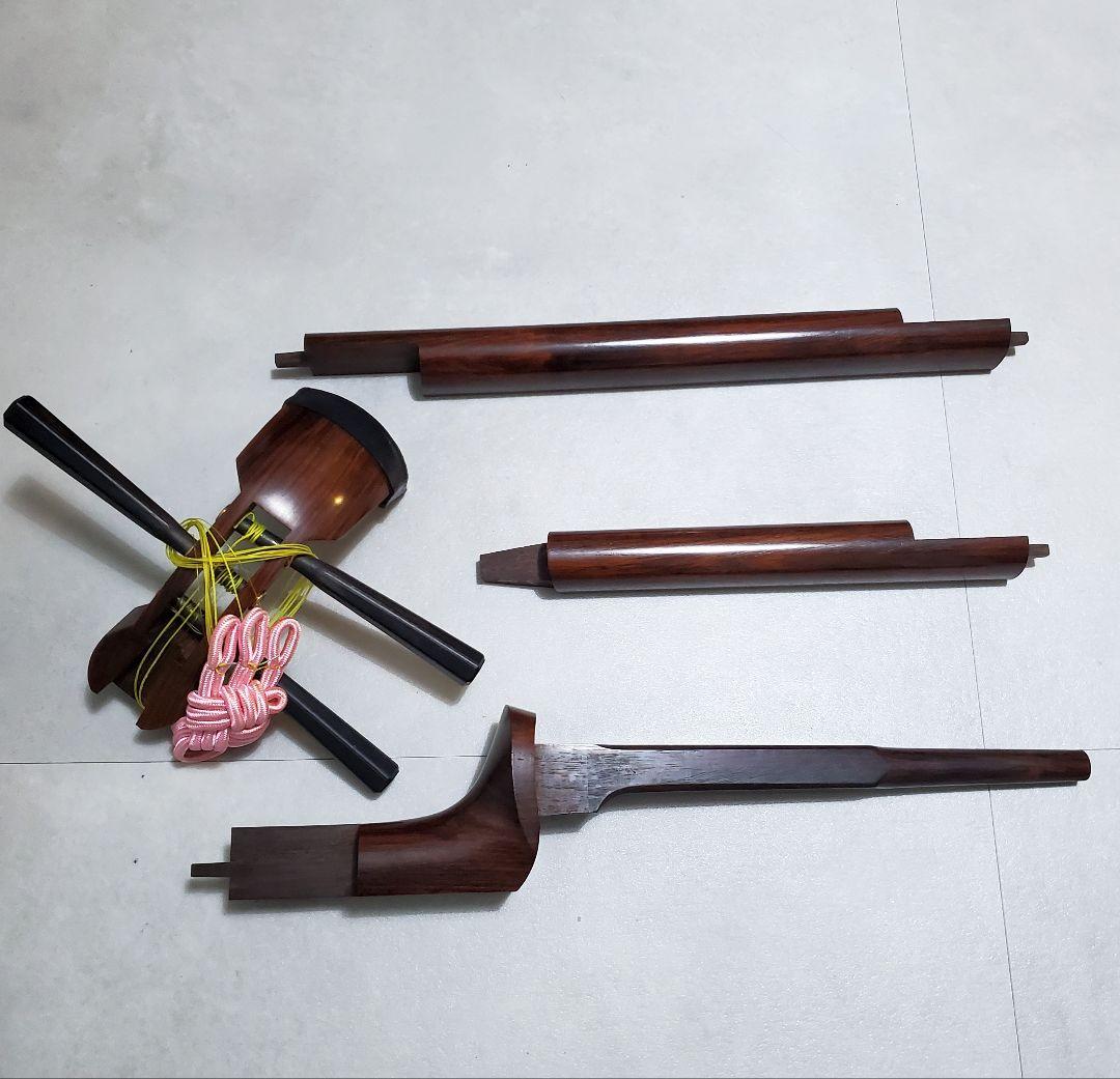 三味線 紅木トチ 中棹 正寸 丸打胴 ハードケース付 民謡 地唄 皮破れあり