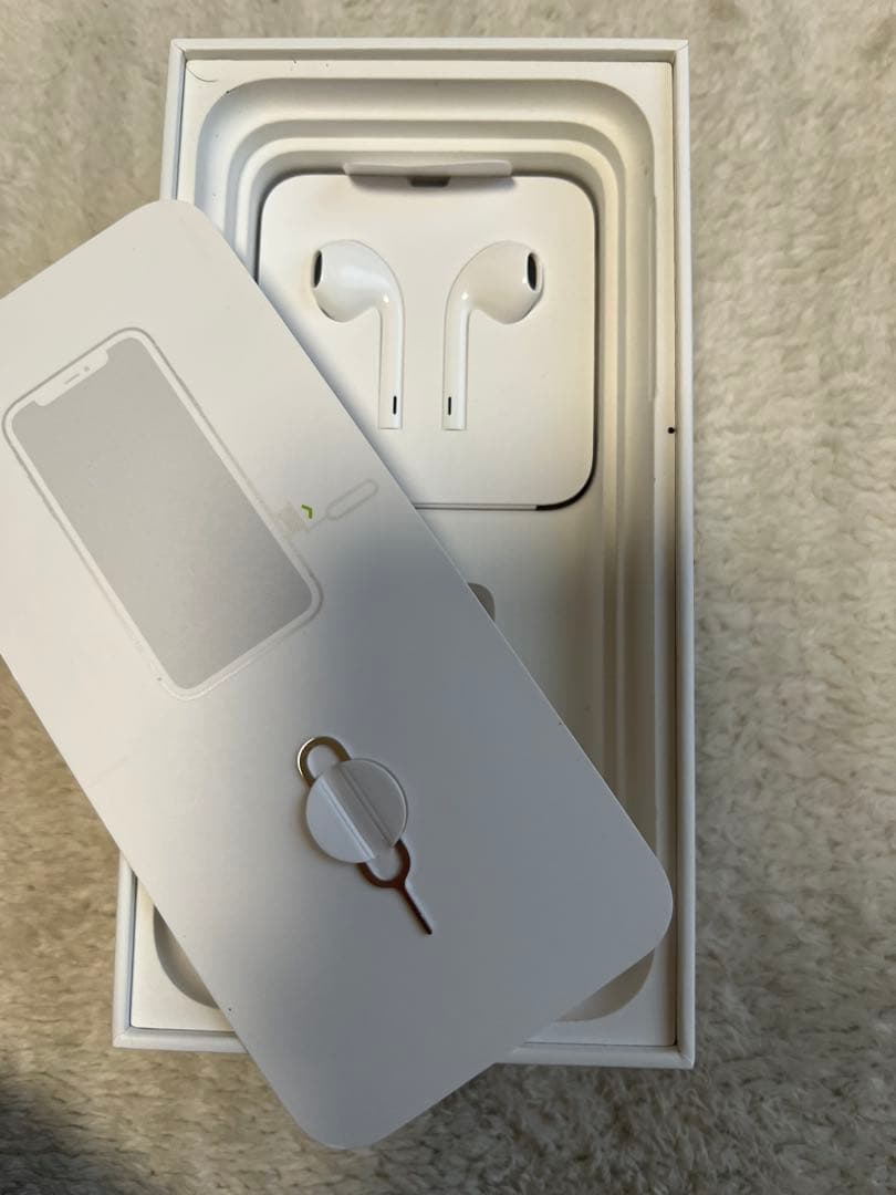 iPhone 11 64GB シルバー　本体