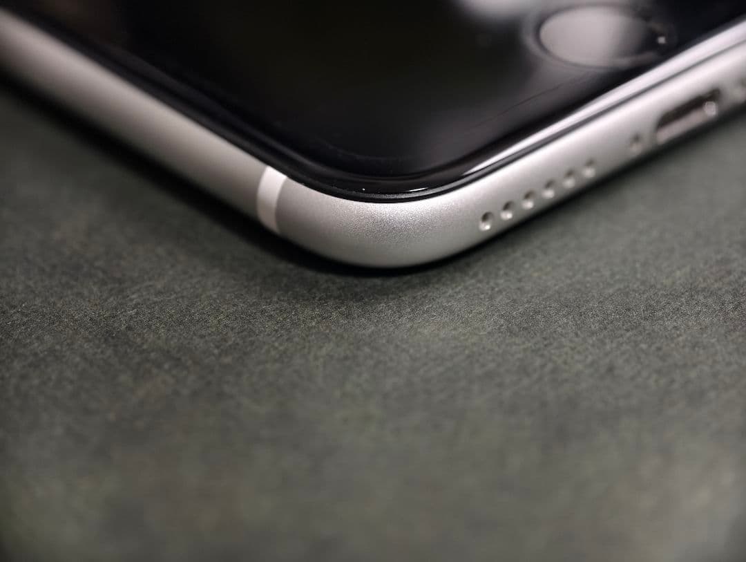 iPhoneSE 第2世代[64GB] au MHGQ3J ホワイト
