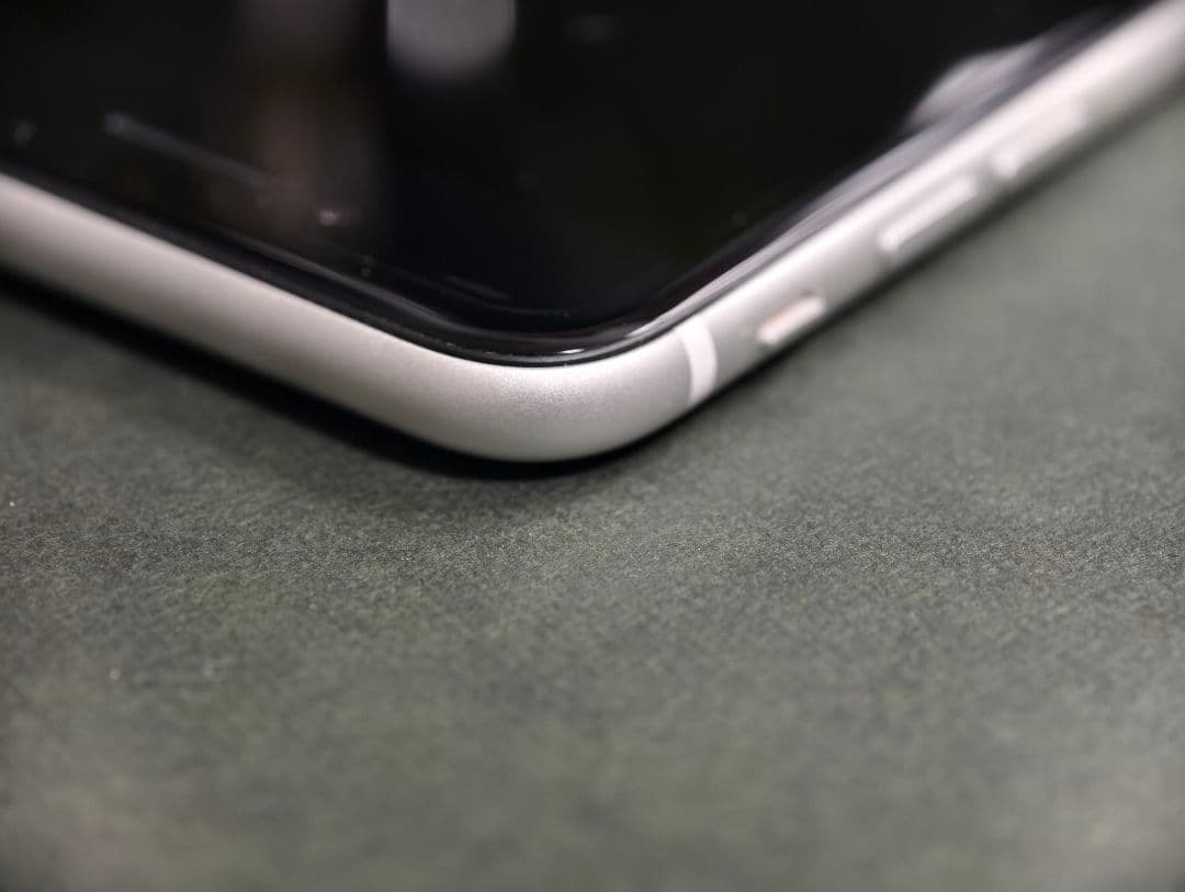 iPhoneSE 第2世代[64GB] au MHGQ3J ホワイト