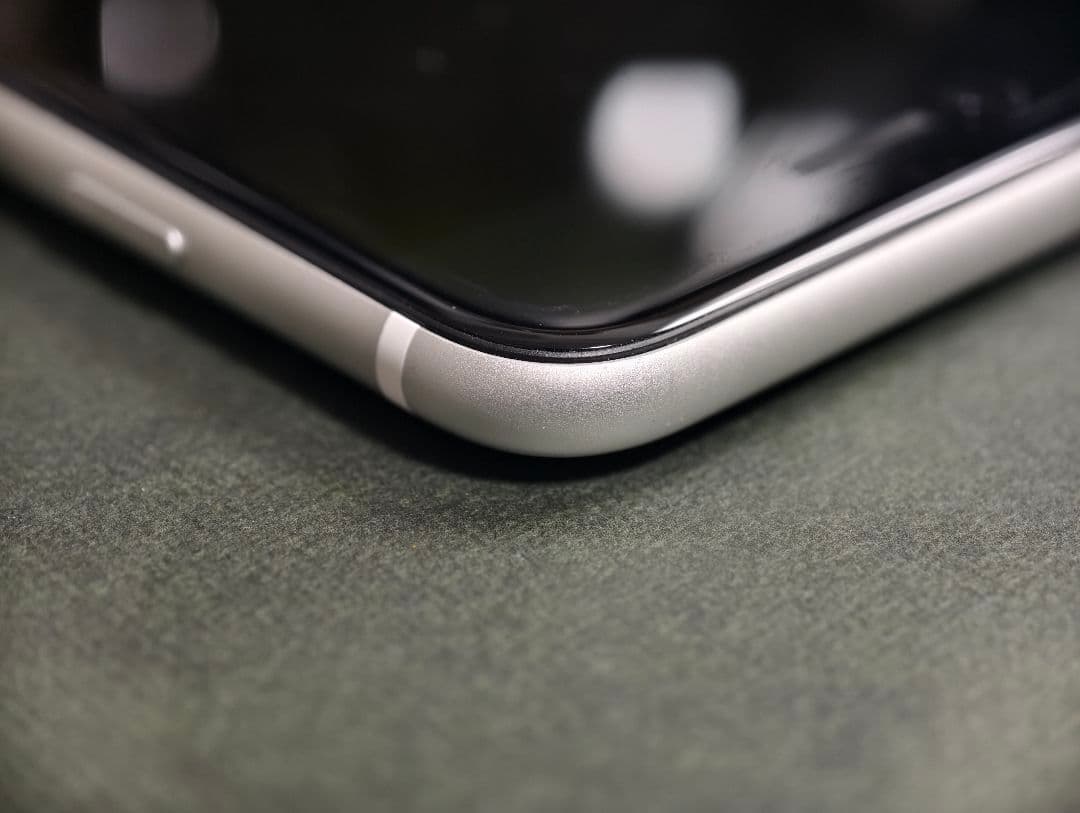 iPhoneSE 第2世代[64GB] au MHGQ3J ホワイト