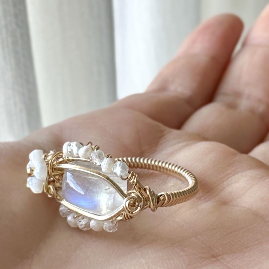 レインボームーンストーンの14kgfワイヤーリング