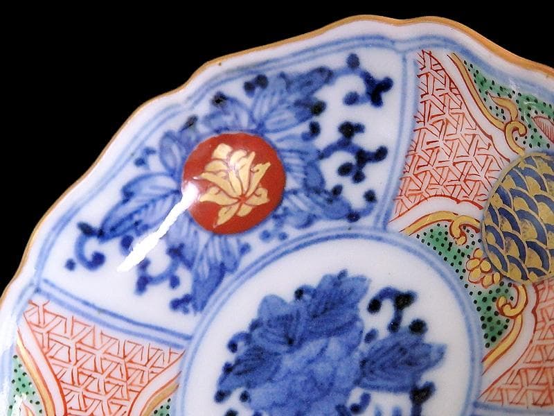 大聖寺伊万里　染錦　青海波に毘沙門亀甲紋　花の図　豆皿　E187AS-CIm