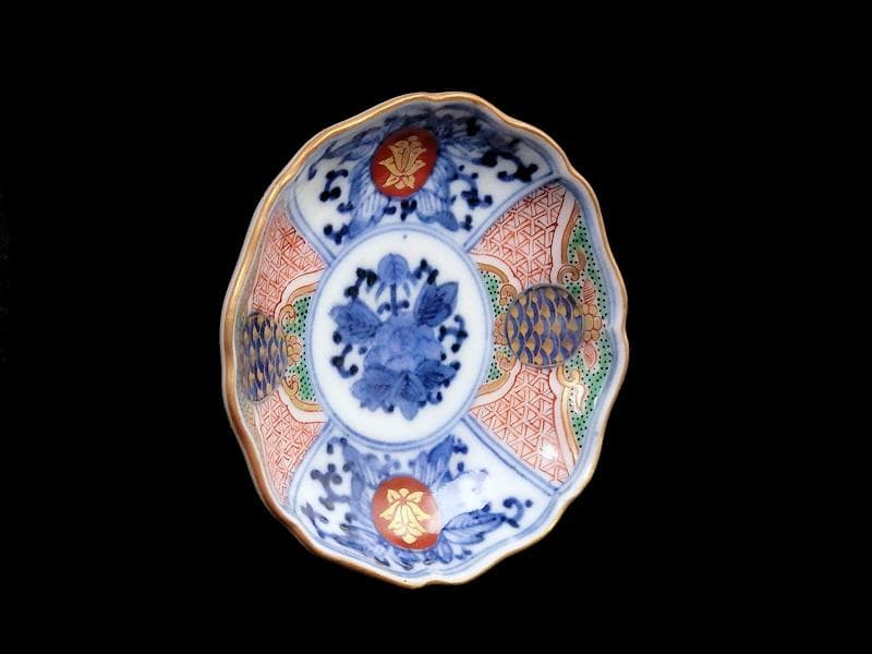 大聖寺伊万里　染錦　青海波に毘沙門亀甲紋　花の図　豆皿　E187AS-CIm