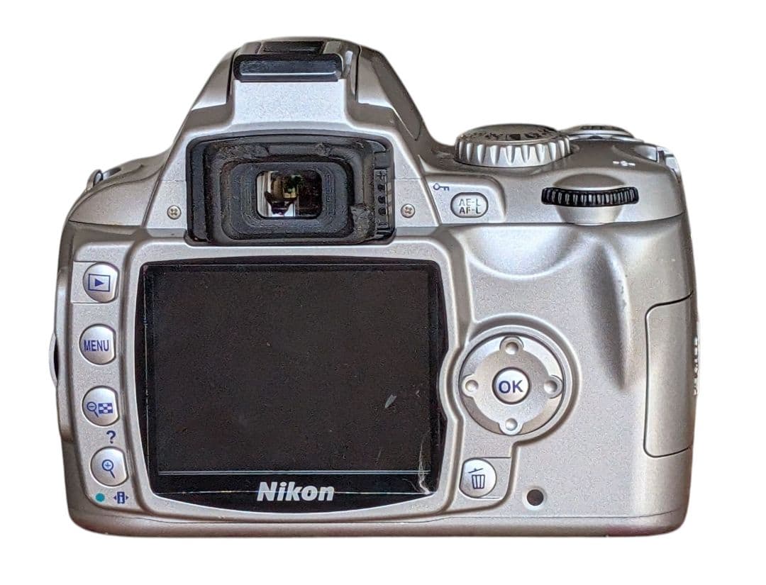 Nikon ニコン D40 ボディ デジタル一眼レフ シルバー