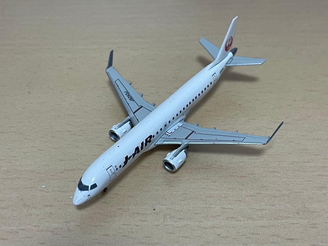 航空機・ヘリコプター JC Wings J-AIR E190 (JA242J) 1/400