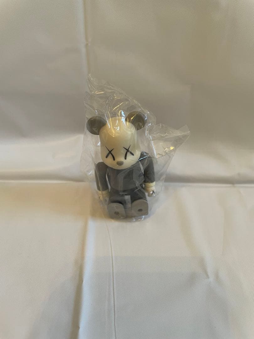 BE@RBRICK シリーズ4 アーティスト KAWS 100% カウズ
