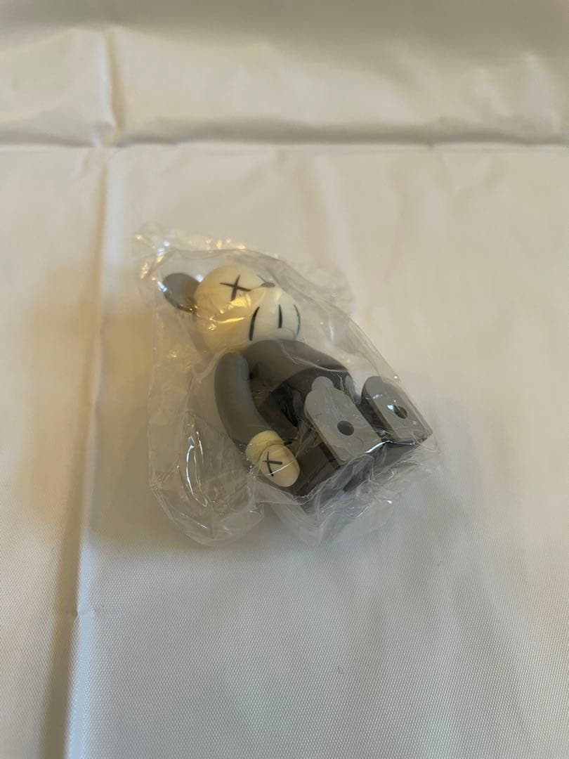 BE@RBRICK シリーズ4 アーティスト KAWS 100% カウズ