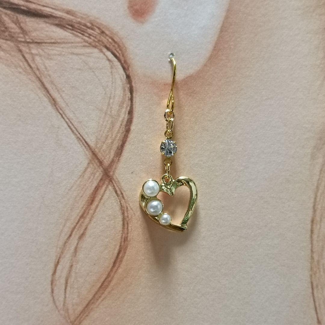 No.315 ハートチャームのピアス ゴールド