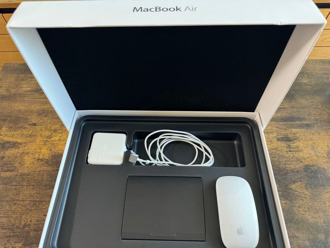 【美品】Apple MacBook Air 13インチ 2013年製　マウス付き