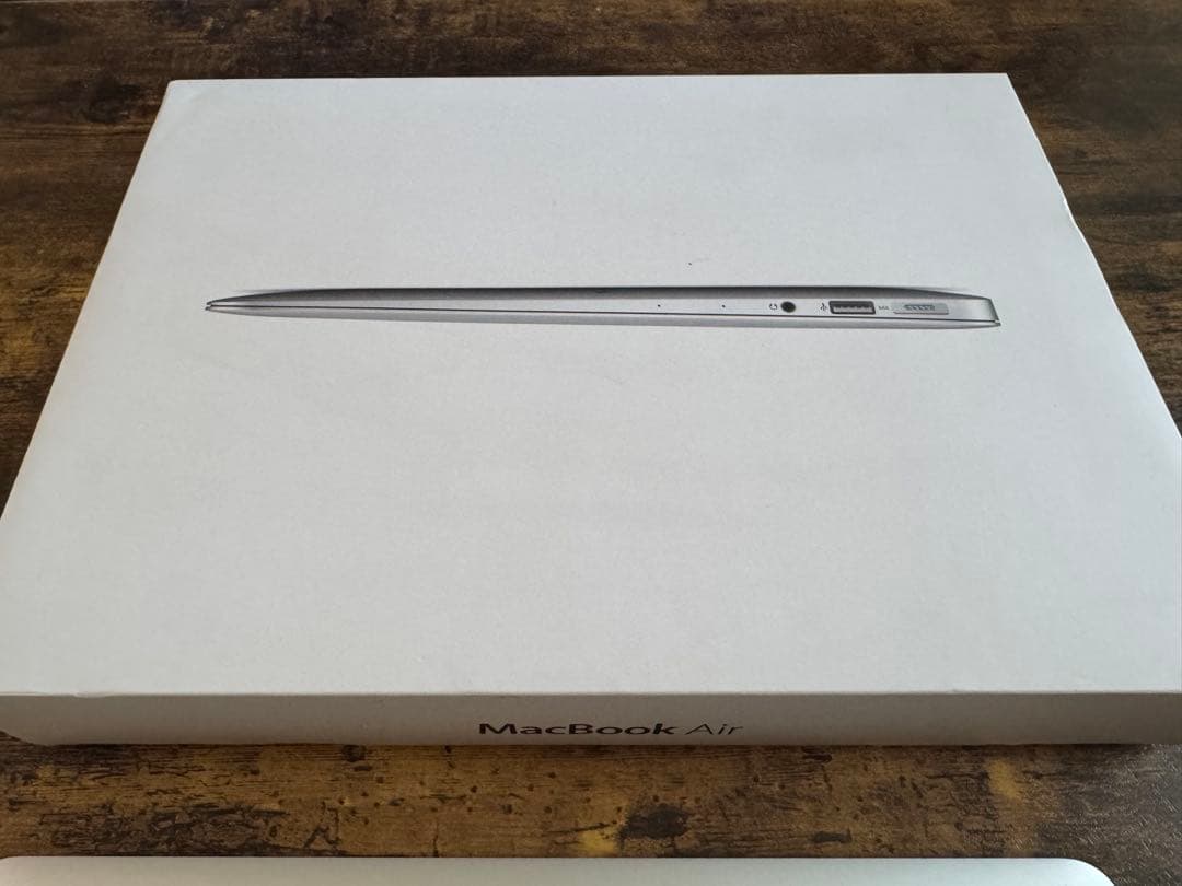 【美品】Apple MacBook Air 13インチ 2013年製　マウス付き