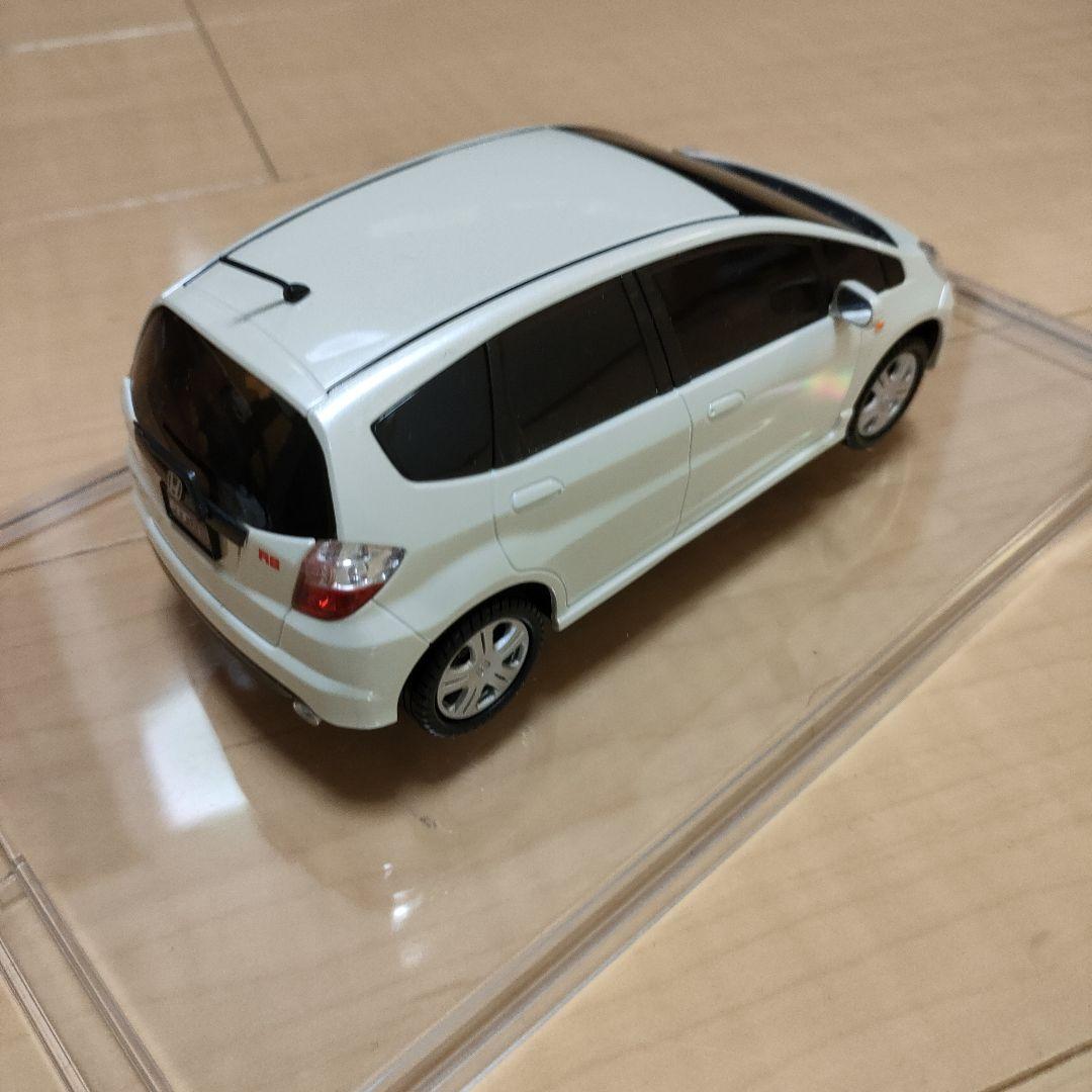 フィットRS プレミアムホワイト・パール ミニカー カラーサンプル