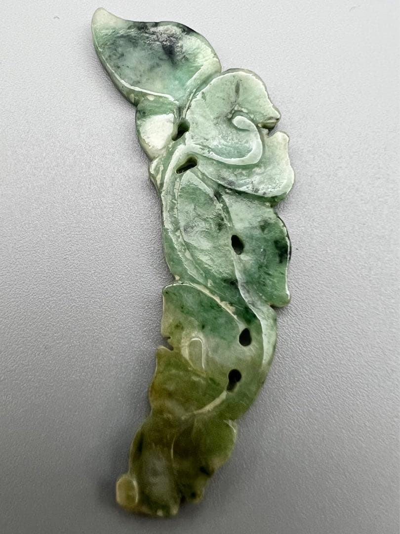 本翡翠　葉形　彫刻　1対