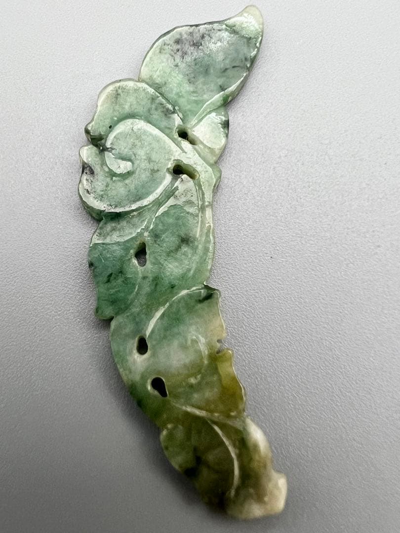 本翡翠　葉形　彫刻　1対